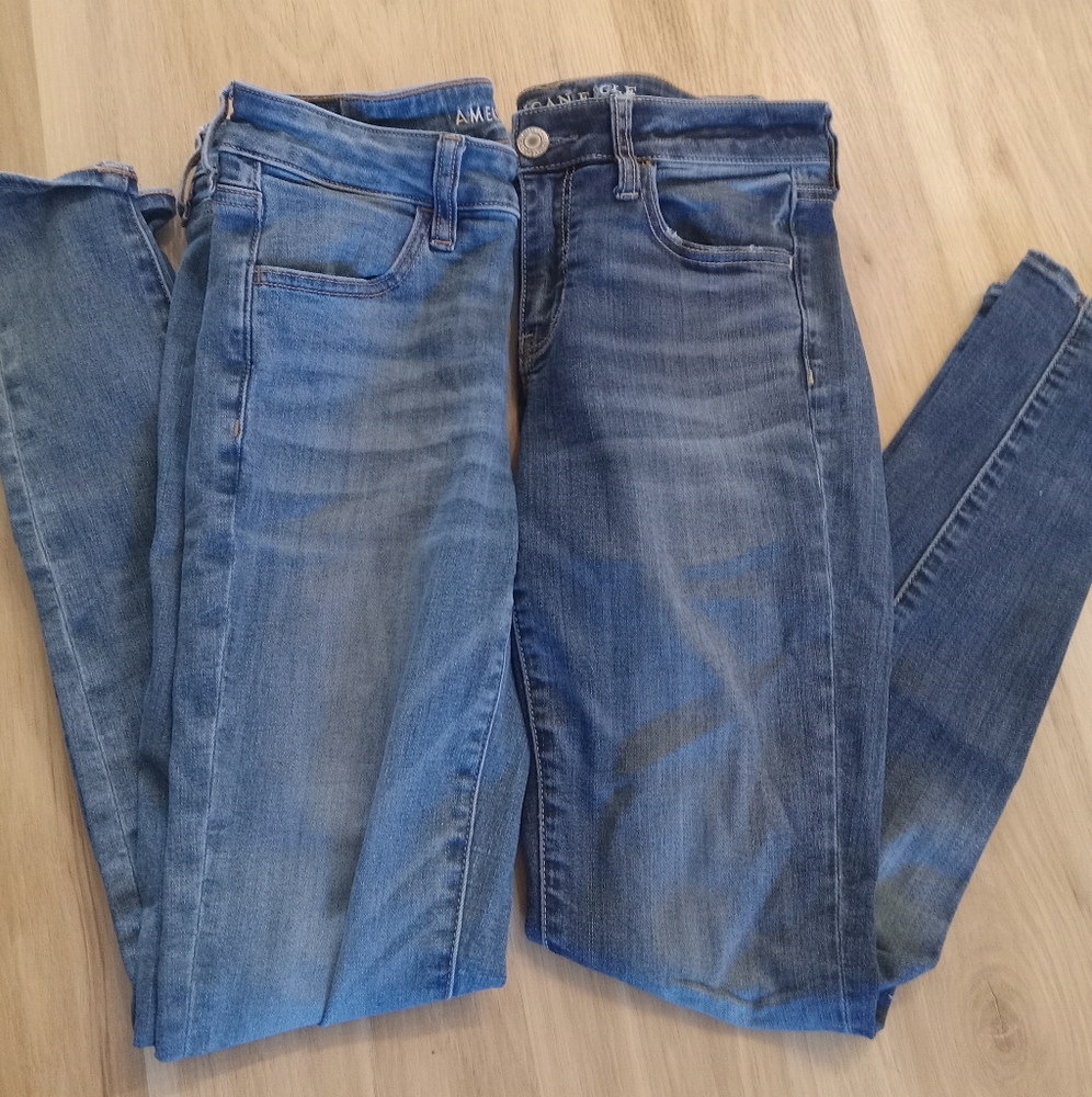 2 American Eagle Girls Jeans
